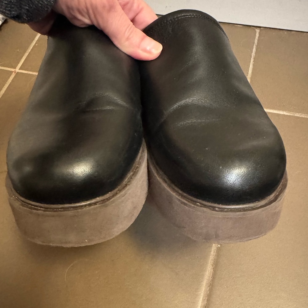 VINCE ANTON Black Leather Platform Mules Women’s SZ 8.5 - Picture 17 of 17